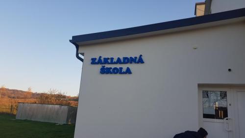 Základná škola Chotča /logo styrodur/