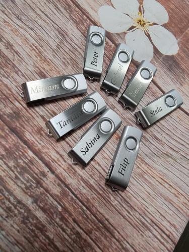 USB s menom - Gravírovanie kovových predmetov